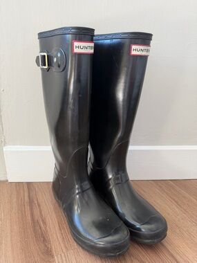 Hunter Black Gloss Tall Rain Boots with Side Buckle